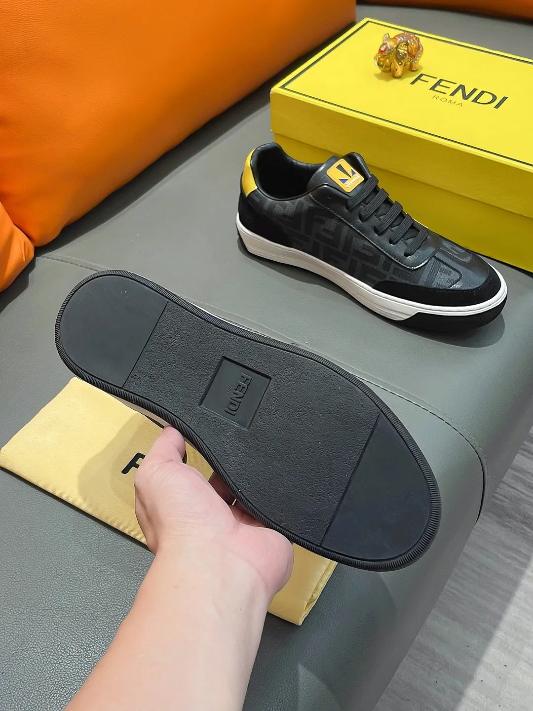 Men's shoes FENDI "Fendi" P400 Regular size: 38-44 (casual shoes) Product materials: Selected cowhide upper, soft sheepskin lining; original outsole.